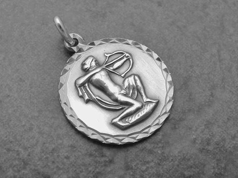 Silber geschwärzt Anhänger mit dem Sternzeichen Schütze, rund mit detaillierter Abbildung des Schützen. Hersteller: Juwelier Harnisch. Ideal für Schmuckliebhaber.