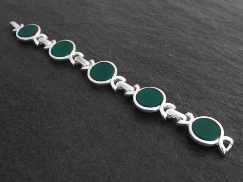 Silberarmband modern 18,5 cm Design mit grünen Achatsteinen, hergestellt von Juwelier Harnisch. Elegantes und stilvolles Schmuckstück für jeden Anlass.