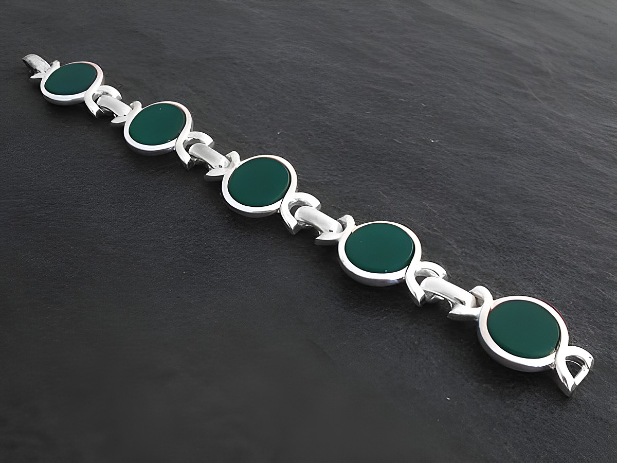 Silberarmband modern 18,5 cm Design mit grünen Achatsteinen, hergestellt von Juwelier Harnisch. Elegantes und stilvolles Schmuckstück für jeden Anlass.