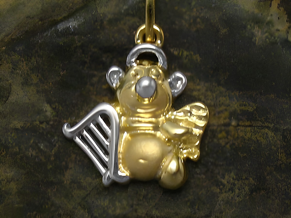 Niedlicher bicolor Anhänger Engel mit Harfe in Gold und Silber, aus dem Hause Juwelier Harnisch, perfekt als Schmuckstück oder Geschenk.