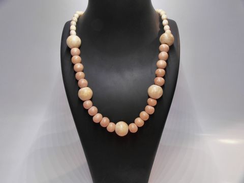 Holzkette mit Kugeln in 16 mm, naturbraun, 60 cm, von Juwelier Harnisch, elegant und zeitlos, ideal für verschiedene Anlässe, hochwertiger Holzschmuck.