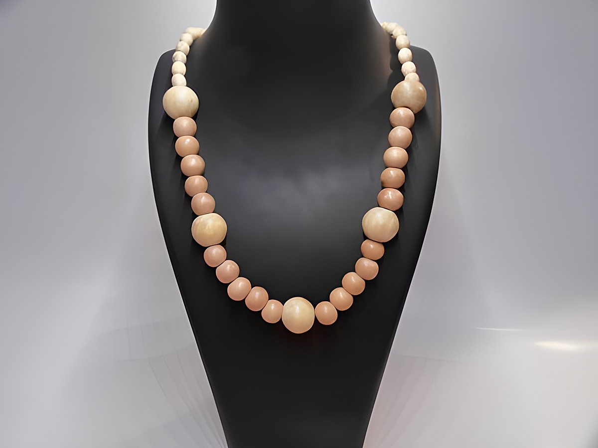 Holzkette mit Kugeln in 16 mm, naturbraun, 60 cm, von Juwelier Harnisch, elegant und zeitlos, ideal für verschiedene Anlässe, hochwertiger Holzschmuck.