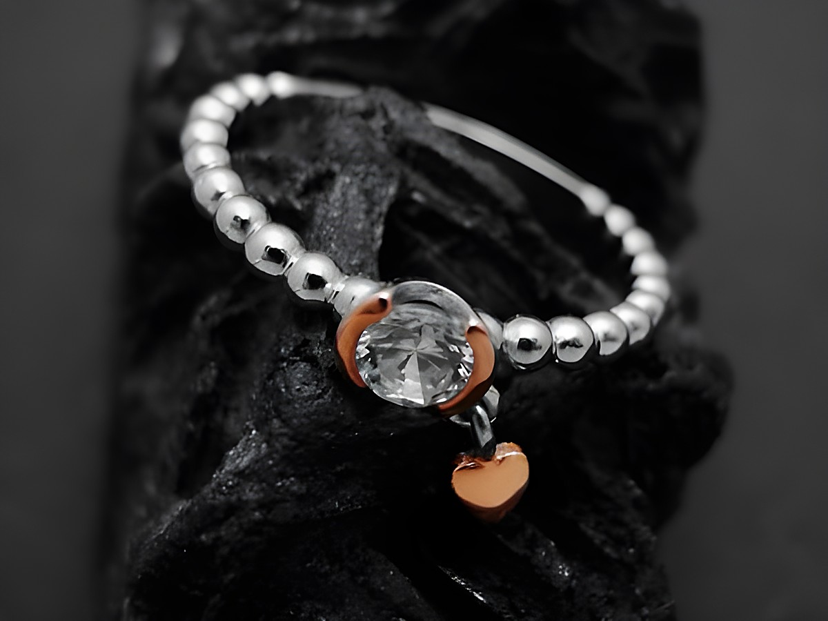 Silberring mit hängendem Herz und weißem Zirkonia, aus rhodiniertem Sterling Silber, Größe 52, Hersteller Juwelier Harnisch. Elegantes Design für besondere Anlässe.