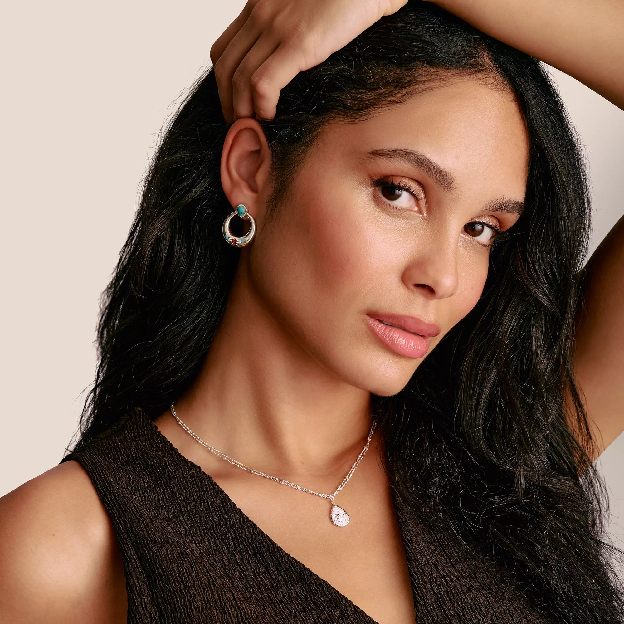 Thomas Sabo Ohrringe Halbcreolenform Türkise, Weiße & Rote Steine Silber – ELYNDRA – Zirkonia – Ansicht 3