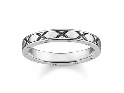 Thomas Sabo Ring TR2160-637-21-50 mit asiatischen Ornamenten in Größe 50, aus hochwertigem Silber, schlichtes Design mit feiner Musterung für eleganten Look.