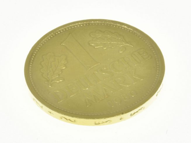 DM Münze in Gelbgold vergoldet, retro und nostalgisch, aus dem Jahr 1989, mit der Prägung 1 DEUTSCHE MARK und Eichenblättern, Hersteller Juwelier Harnisch.