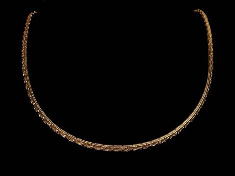 Lange Kette XXL vergoldet mit Anker Kette Muster, vierkant gedrückt, Größe 2,9 x 1,8 mm, Länge 83 cm, Hersteller Juwelier Harnisch, ideal für eleganten Schmuck.