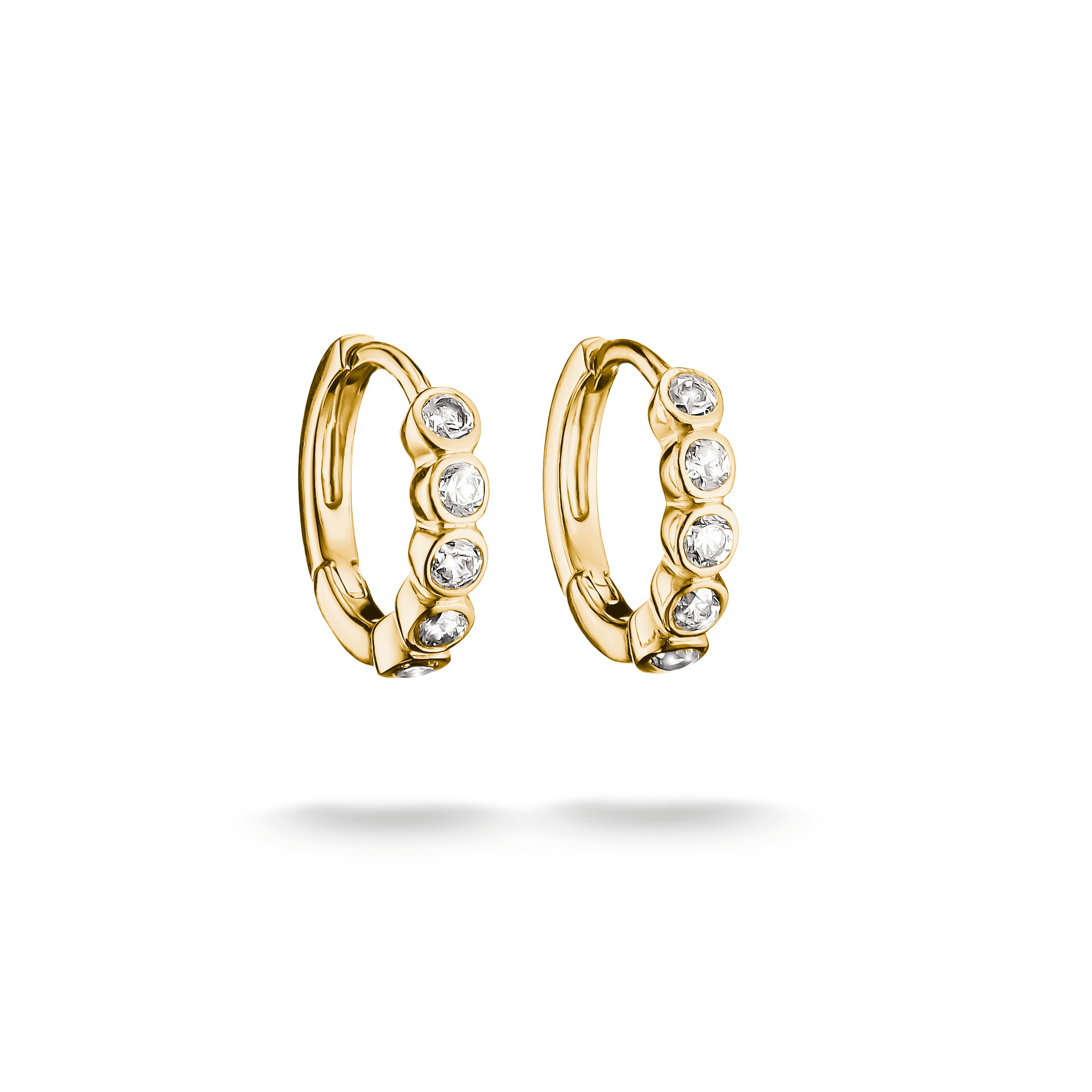 Thomas Sabo Creolen mit weißem Zirkonia, vergoldet, 10,9 mm hoch, elegant und funkelnd, ideal für besondere Anlässe oder als täglicher Schmuckbegleiter.