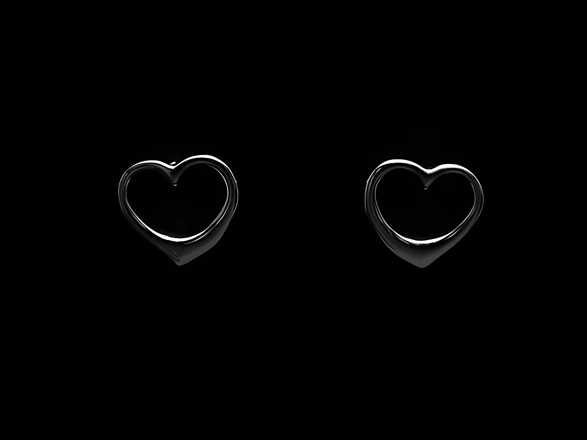 Ohrringe Herzen aus 925 Sterling Silber, passend für Kinder, von Juwelier Harnisch, zeitloses Design in herzförmigem Stil, ideal für besondere Anlässe oder den Alltag.