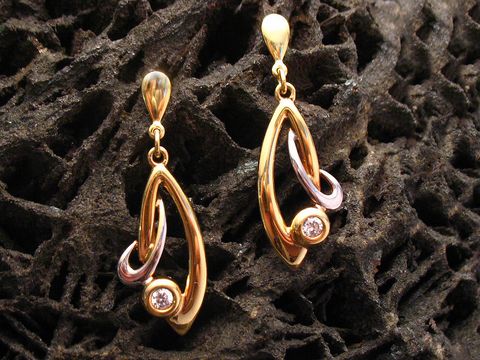 Ohrringe verspielt - Gold Ohrhänger Zirkonia & bicolor, Hersteller: Juwelier Harnisch, Ohrhänger mit Stein, elegant und modern in geschwungener Form, ideal für besondere Anlässe oder den Alltag.