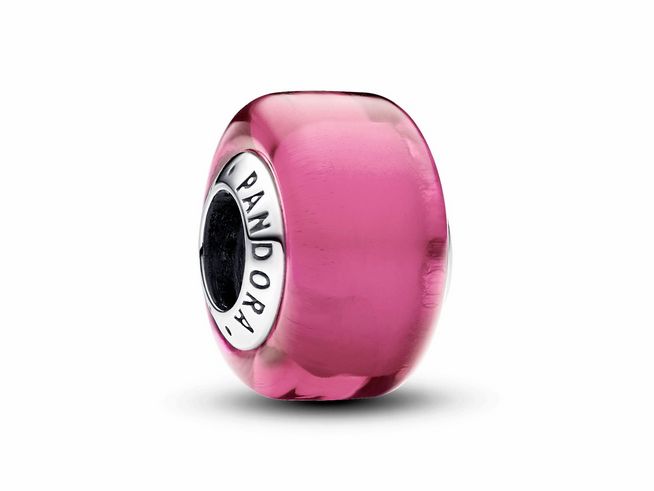 793107000-0 Rosafarbenes Murano-Glas Mini-Charm von Pandora, gefertigt aus hochwertigem Sterling Silber, zeigt eine geschmeidige, glänzende Pink-Rosa Oberfläche, ideal für charmante Schmuckkreationen.