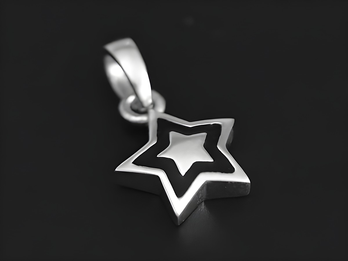 Silberner Stern-Anhänger mit niedlichem Design, rhodiniert und mit Lackdetails, hergestellt von Juwelier Harnisch, inspiriert von Sonne, Mond und Sternen.