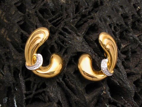 Ohrringe aus Gold 585 bicolor mit einem Diamanten von 0,02 ct W/P1, Hersteller Juwelier Harnisch, Brillant und Diamant, modernes und elegantes Design.