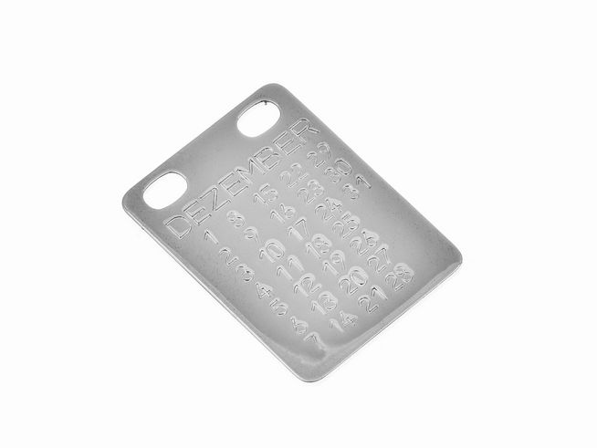 31845-0 Monats-Gravurplatte für Dezember mit den Daten von 1 bis 31, aus glänzendem Metall, gefertigt von Juwelier Harnisch, ideale Geschenkidee für Liebhaber des Sternzeichens Dezember.
