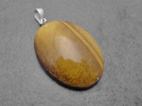 Ovaler silberner Anhänger in schlichtem eleganten Design mit einem braunen Tigerauge, Hersteller Juwelier Harnisch, Anhänger mit Edelsteinen.