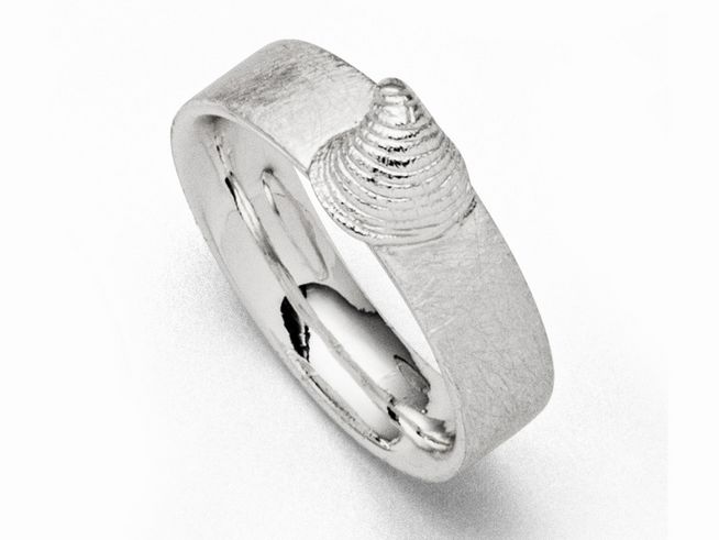 Sterling Silber Ring Muschel von DUR, Modell R5451.54 in Größe 54, mit strukturierter Oberfläche und einer Muschelverzierung an der Oberseite. Ideal für einen eleganten Look.