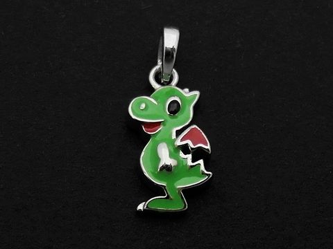 Silber Anhänger eines märchenhaften Drachen in grün mit roten Flügeln und schwarzem Lack, hergestellt von Juwelier Harnisch, ideal für Kinder.