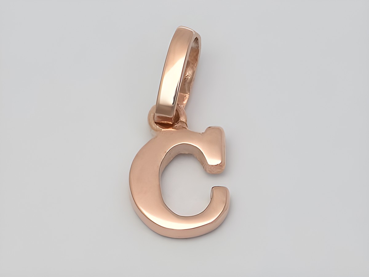 C Buchstaben Anhänger 925 Sterling Silber rosé vergoldet von Juwelier Harnisch in modernem Design für individuelle Schmuckstücke. Ideal als persönliche Geschenkidee oder zum Selbertragen.