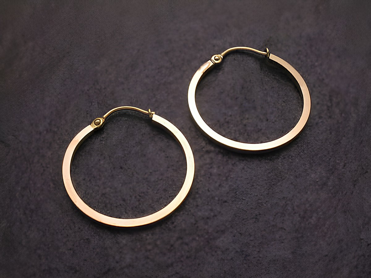 Creole Gold auf Silber Ohrring ELEGANCE-ECKIG mit einem Durchmesser von 3,3 cm von Juwelier Harnisch, elegante und zeitlose Schmuckstücke für jeden Anlass.