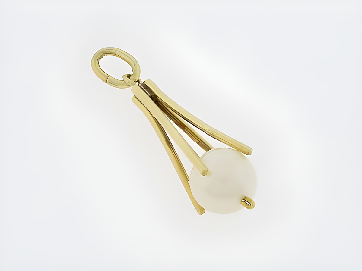 Gold Anhänger designorientiert aus 585 Gold mit einer wunderschönen Perle, Hersteller Juwelier Harnisch, elegantes Schmuckstück mit Perlenakzent.