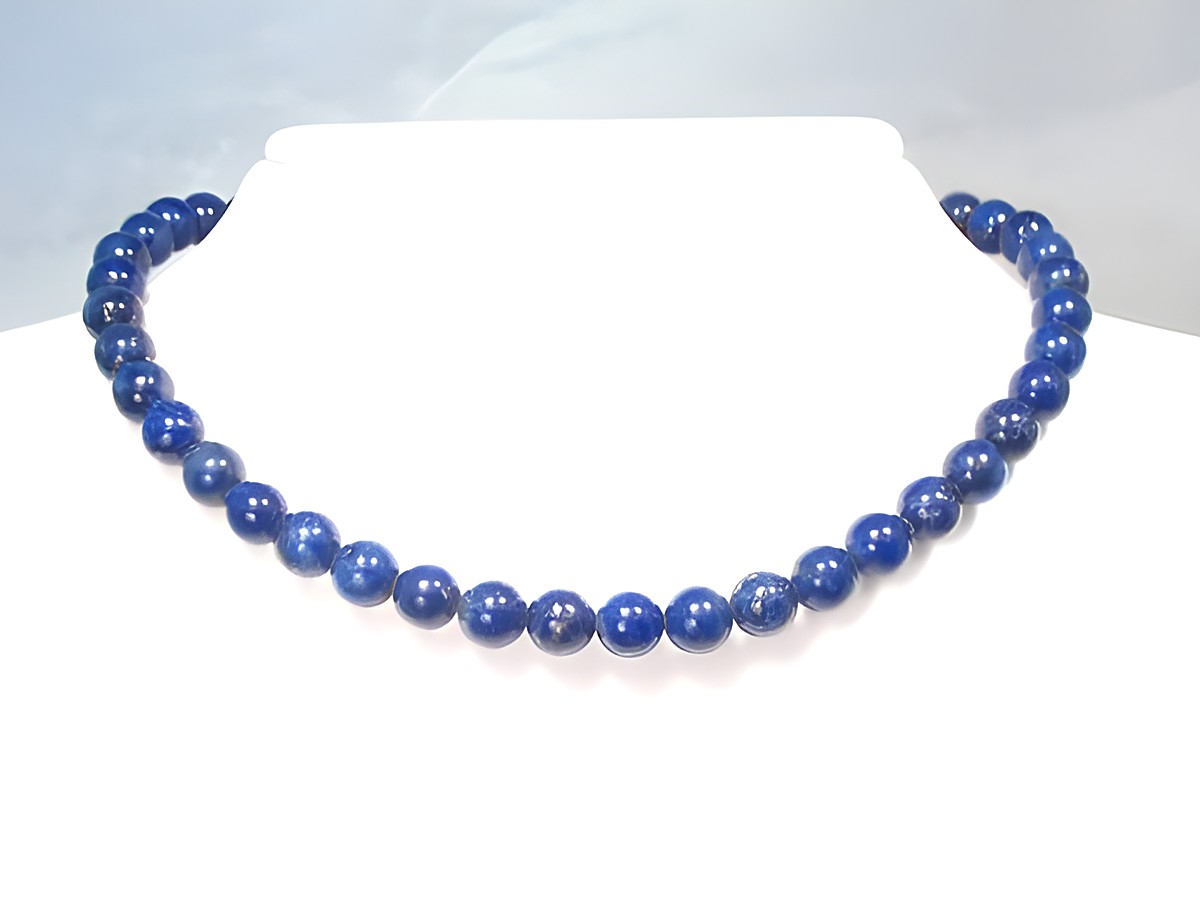 Elegante Fußkette aus Lapislazuli mit einer Länge von 22 bis 26 cm und 8 mm großen Perlen, hergestellt von Juwelier Harnisch, ideal für stilvolle Akzente.