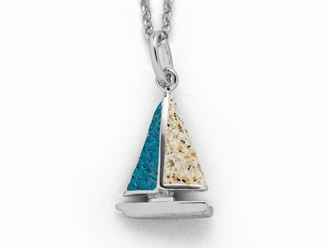 DUR Anhänger Segelboot aus Sterling Silber mit blauen und weißen Farbakzenten, kunstvoll gestaltet, ideal als modisches Accessoire für Boots- und Strandliebhaber.