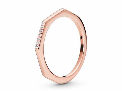 Pandora 188343CZ-58 Roségold Verg. Ring mit Zirkonia in Größe 58 beinhaltet ein elegantes, schlichtes Design und strahlt zeitlose Schönheit aus.