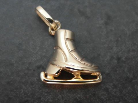 Schlittschuh Silber Anhänger aus Sterling Silber, vergoldet, von Hersteller Juwelier Harnisch, detailreiche Gestaltung, ideal als Schmuckstück für Eislauffans.
