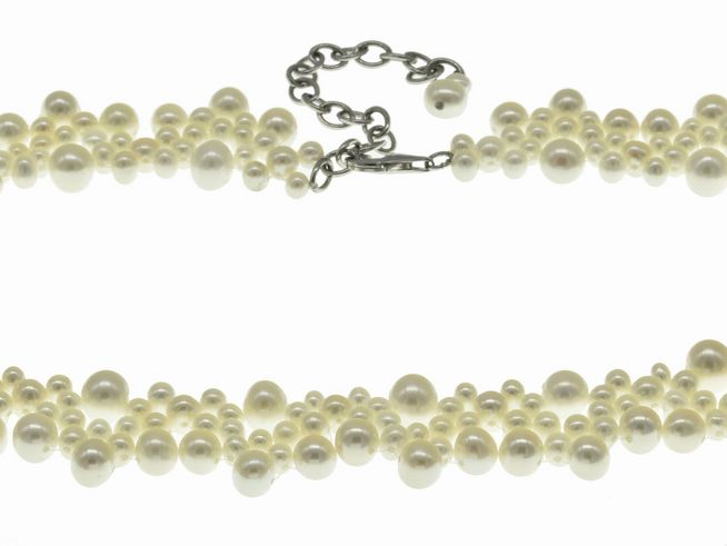 Perlenkette aus Süßwasser-Zuchtperlen in Weiß, 4-6,5 mm, Länge 36-42 cm, mit silbernem Verschluss, besonders designet vom Juwelier Harnisch.