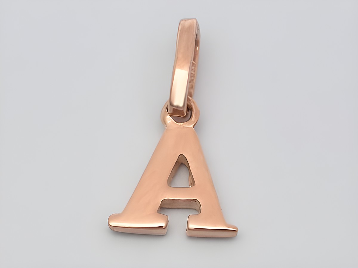 Buchstaben Anhänger A aus 925 Sterling Silber rosé vergoldet, in eleganter Form, ideal als persönliches Schmuckstück oder Geschenk, hergestellt vom Juwelier Harnisch.