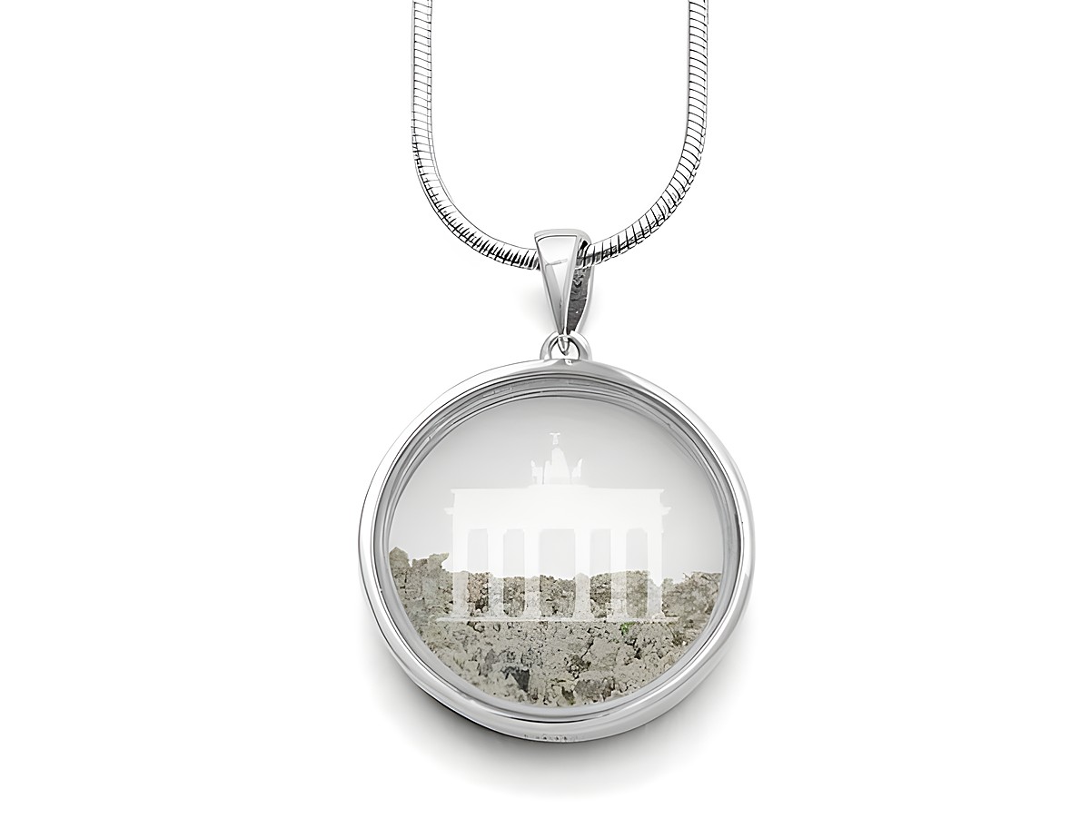 DUR Anhänger Brandenburger Tor in Sterling Silber mit eingearbeiteter Abbildung des Brandenburger Tors und dekorativem Grundmotiv für einen eleganten Look.