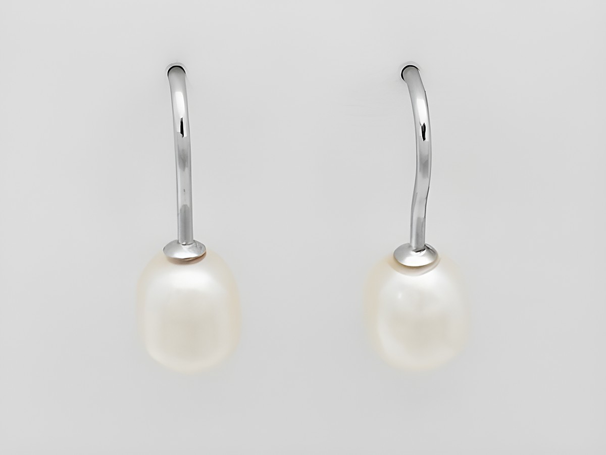Perlenohrringe mit Ohrhaken aus Silber, Zuchtperle 8mm in Weiß, elegant und zeitlos, hergestellt von Juwelier Harnisch, ideales Accessoire für besondere Anlässe.
