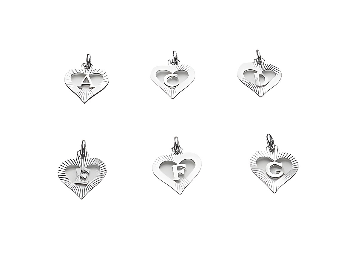 925 Sterling Silber Anhänger in Herzform mit dem Buchstaben O, hergestellt von Juwelier Harnisch, Teil einer Kollektion mit verschiedenen Buchstaben.