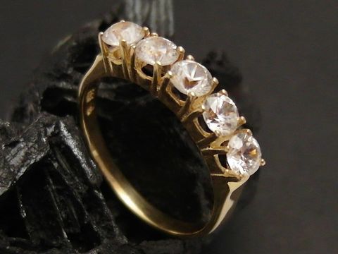 Goldring in traumhaftem Design aus Gold 585 mit funkelnden Zirkonen, Größe 58, Hersteller Juwelier Harnisch, ideal bis Größe 58/18,5.