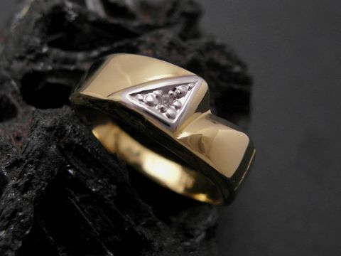 Gold Ring edel Gold 585 bicolor mit Diamant Details in Form eines Dreiecks für Größe 48,5 Hersteller Juwelier Harnisch bis Größe 50 16.