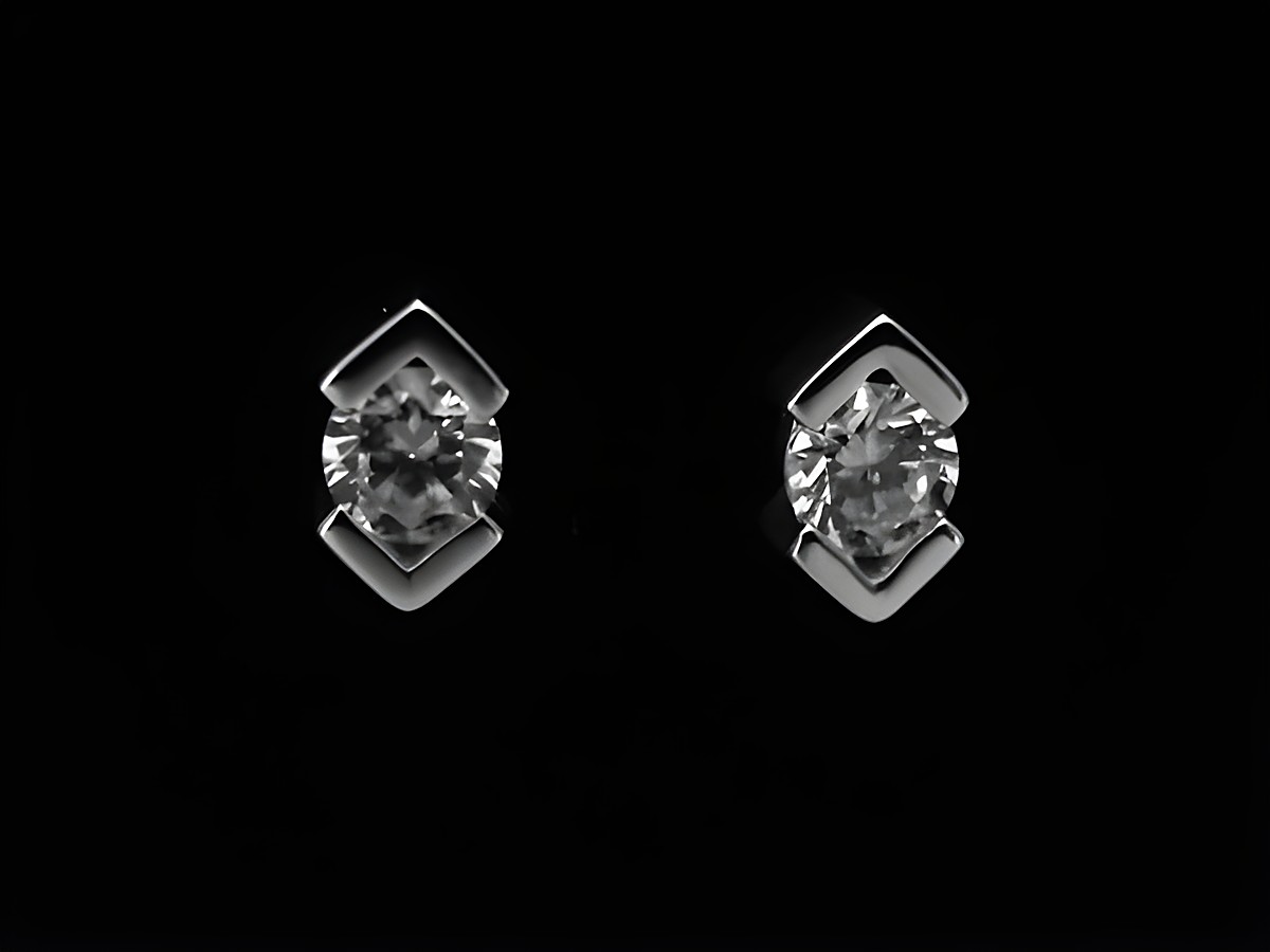 Design Ohrstecker dezent aus Sterling Silber rhodiniert mit Zirkonia von Juwelier Harnisch, elegantes und stilvolles Schmuckstück für jeden Anlass.