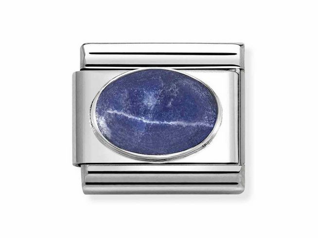 Ein elegantes Armbandglied aus Sterlingsilber und Edelstahl mit einem ovalen Sodalith-Stein in kräftigem Blau, geeignet für die Nomination Classic Kollektion.