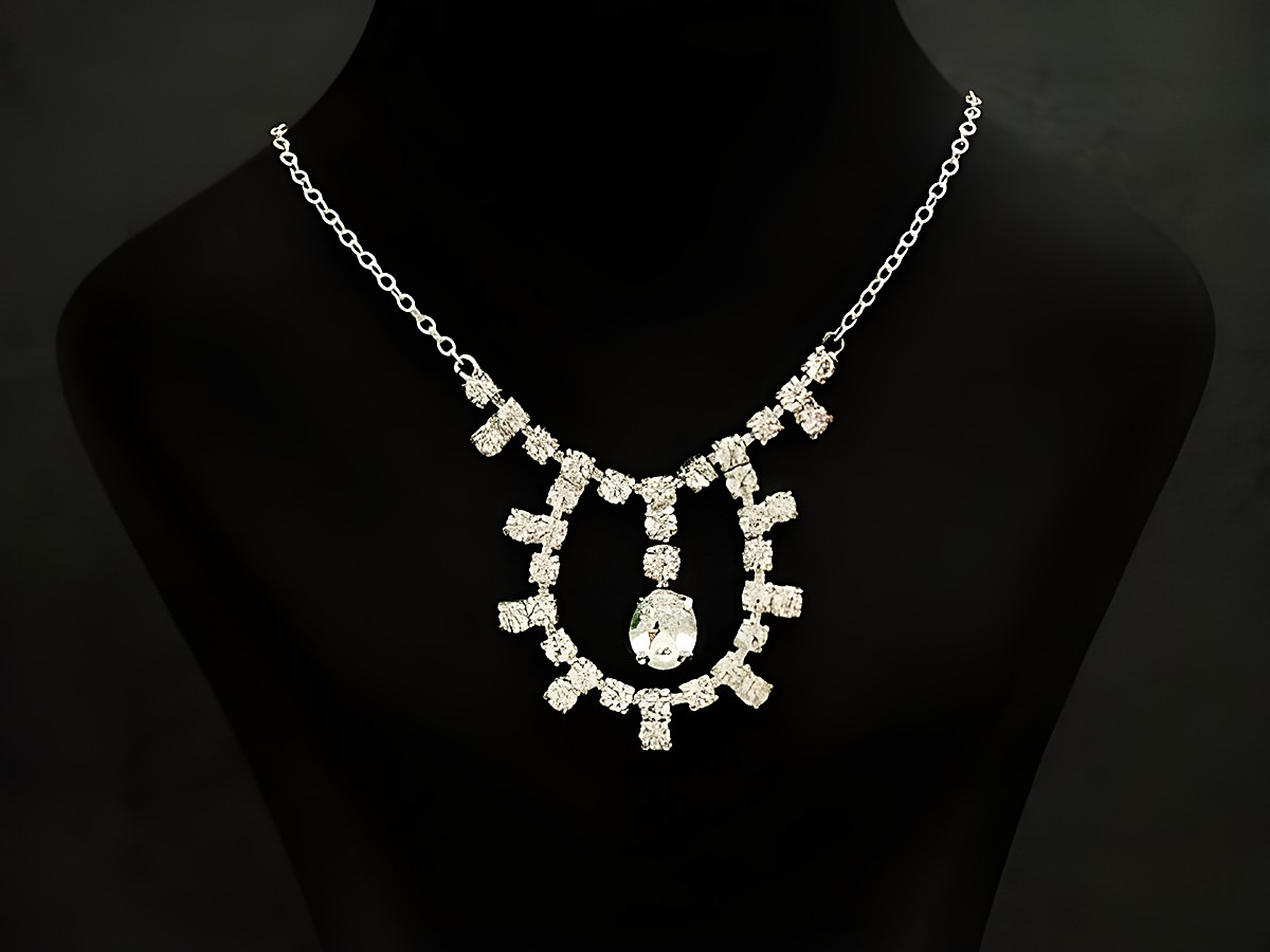 Strass Collier Kette ausdrucksstark in Weiß, 38-45 cm, gefertigt aus Sterling Silber und silberfarbenen Strasssteinen, Hersteller Juwelier Harnisch, ideal für festliche Anlässe.