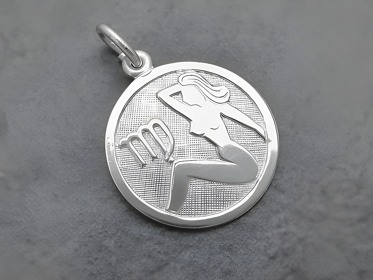 Silber Anhänger Sternzeichen Jungfrau rund teilmattiert mit stilisierter Jungfrau und dem Symbol für Jungfrau, Hersteller Juwelier Harnisch. Ideal für persönlichen oder modischen Schmuck.
