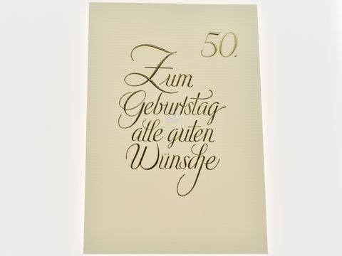 Eine schlichte Geburtstagskarte in elegantem Design mit goldener Schrift. Der Text lautet "Zum Geburtstag 50. alle guten Wünsche". Hersteller ist Juwelier Harnisch. Geburtstagskarten.