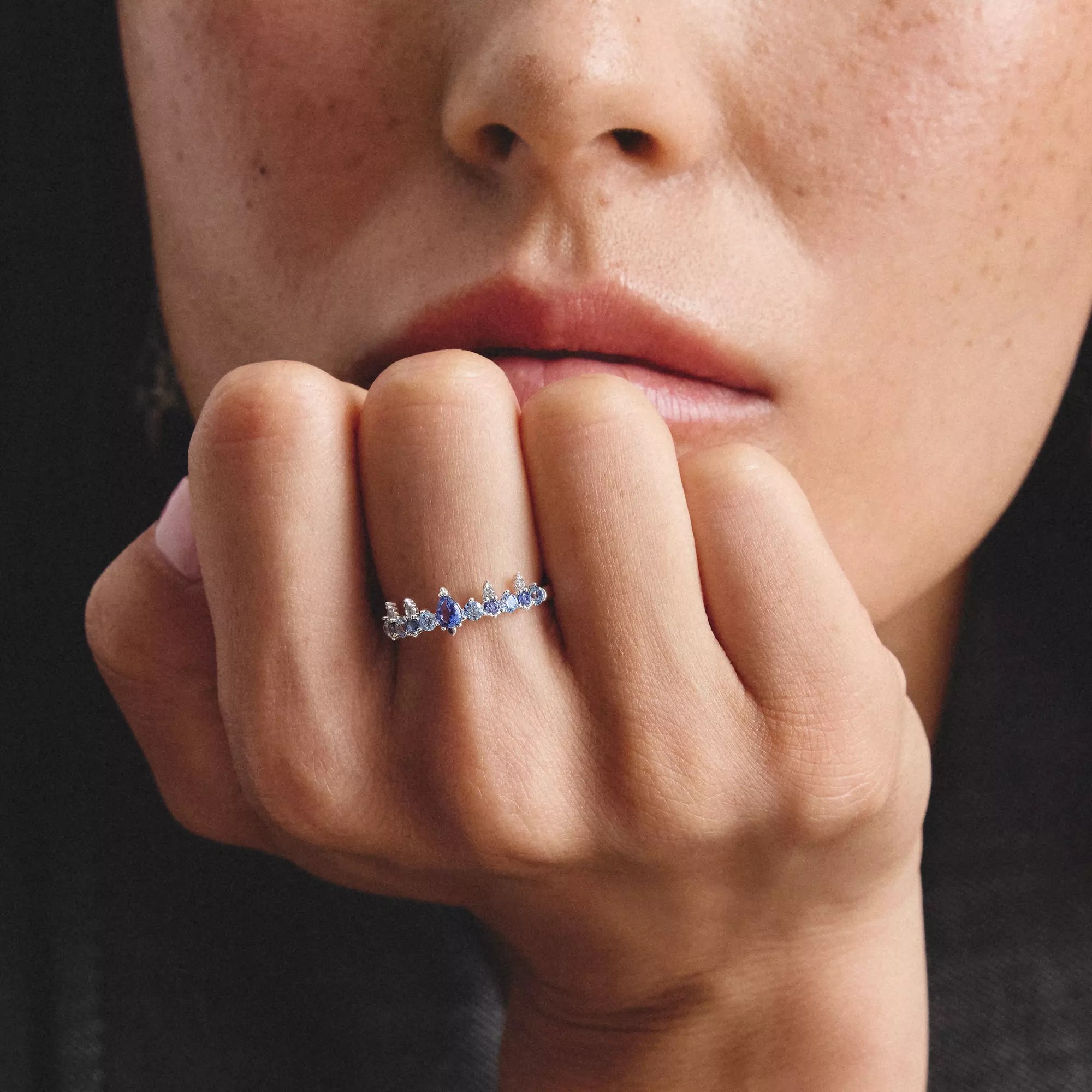 Thomas Sabo Ring mit blauen Steinen – Silber – Zirkonia – 5,6 mm hoch – Ansicht 5