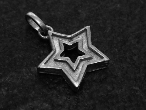 35715-0 Stern Silberanhänger 14 mm von Juwelier Harnisch als Geschenkidee mit einem Design von Sonne Mond Sterne, elegant gefertigt und ideal für अनेक Anlässe.