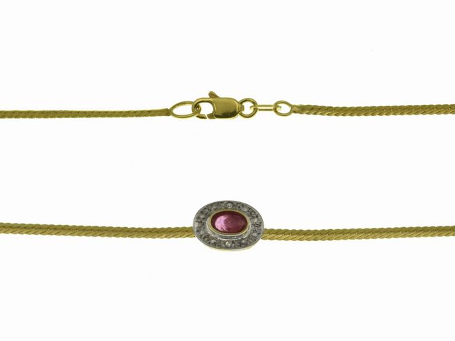 Mittelteilcollier aus Gelbgold 333 mit einem Rubin und einer eleganten Umrandung, Länge 43 cm, gefertigt vom Juwelier Harnisch, stilvolles Schmuckstück für königliche Anlässe.