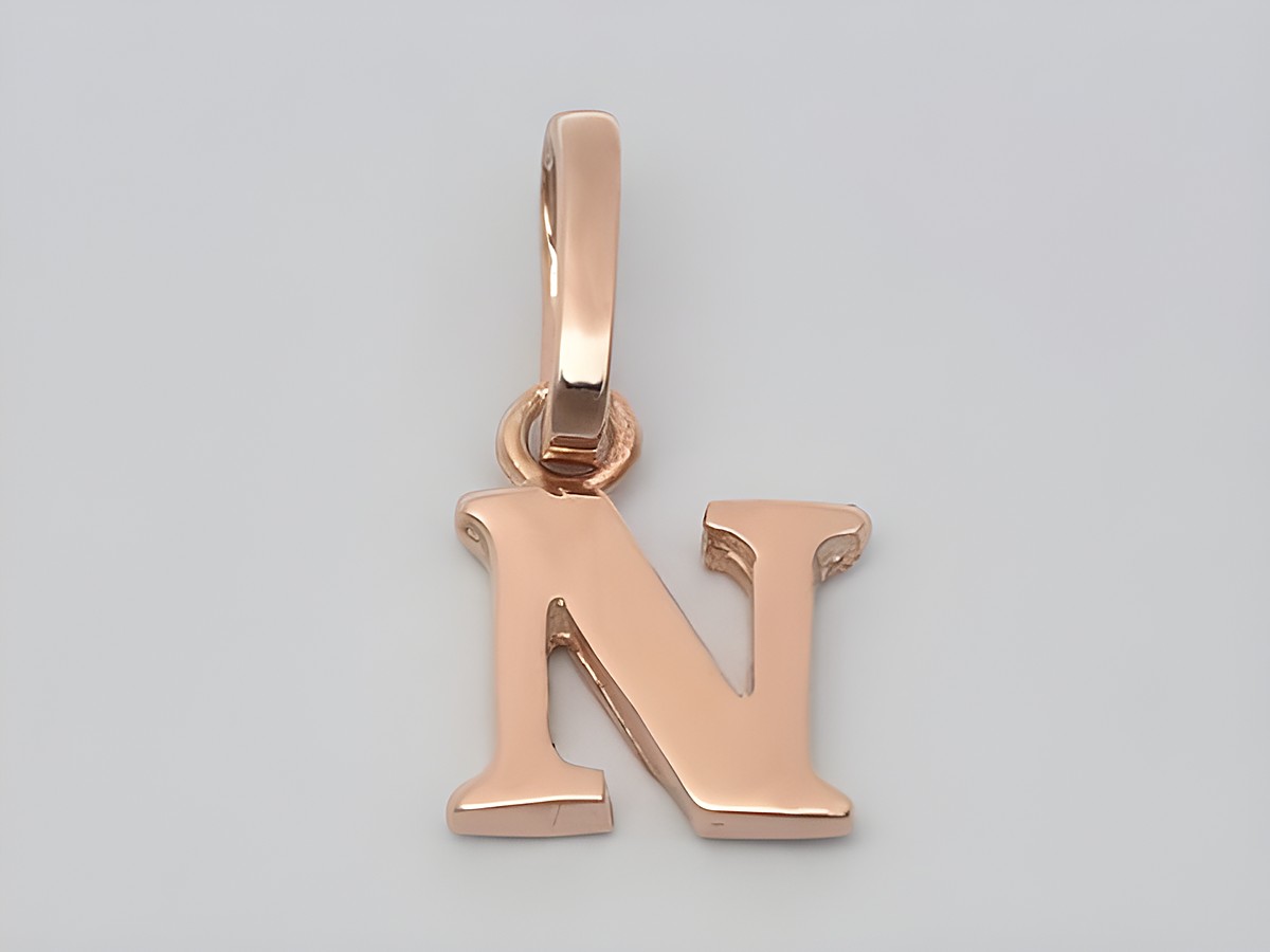 Buchstaben Anhänger N aus 925 Sterling Silber, rosé vergoldet, elegant und zeitlos, Hersteller Juwelier Harnisch, ideal für persönliche Akzente oder Geschenke.