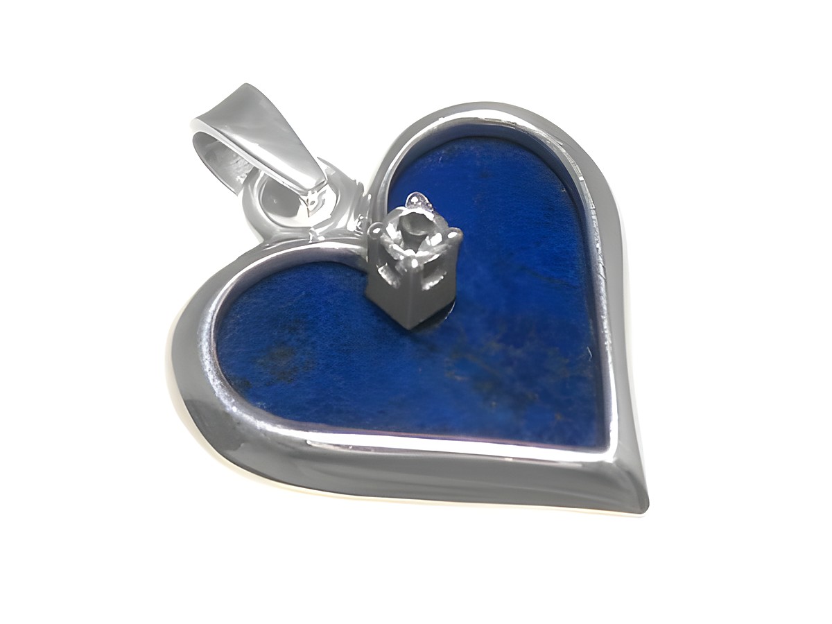 Herzförmiger Lapis Gold Anhänger aus Weißgold mit einer Größe von 18 mm, hergestellt von Juwelier Harnisch, ausgefallenes Design mit funkelndem Element.