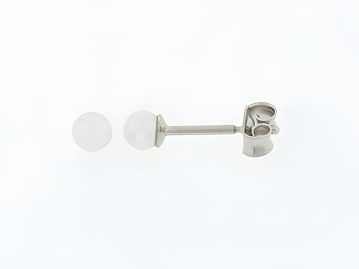 Silber Ohrringe mit einer Kugel aus Silber und einer 3 mm großen Süßwasser Zuchtperle, Hersteller Juwelier Harnisch, elegante Perlen Ohrringe für jeden Anlass.