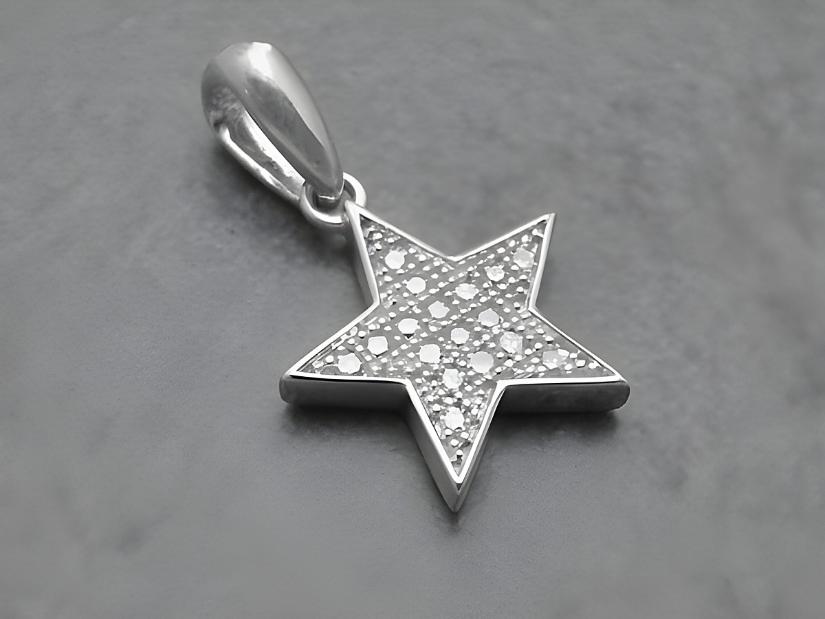 Funkelnder Anhänger in Form eines Sterns aus rhodiniertem Sterling Silber mit Diamanten, Hersteller Juwelier Harnisch, ideal für sonnen- und mondliebende Sterne.