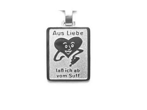 Silber Anhänger des Juweliers Harnisch mit dem Motiv eines lächelnden Herzens und dem Text Aus Liebe laß ich ab vom Suff.