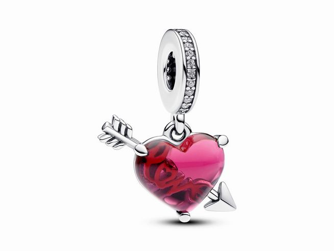 Roter Herz und Pfeil Murano-Glas Charm-Anhänger aus Sterling Silber mit Zirkonia-Details, perfekt für Hochzeitsgeschenke oder als romantisches Accessoire.