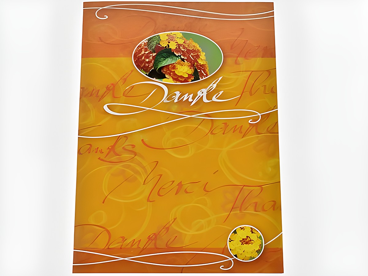 Eine Dankeskarte mit orangenen Blumen und dem Wort Danke in verschiedenen Sprachen, gestaltet von Juwelier Harnisch, ideal für Dankeskarten Anlässe.